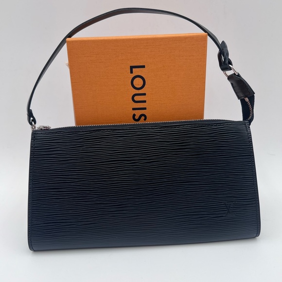 ♥️🌹LOUIS VUITTON POCHETTE EPI BLACK🌹♥️ - Picture 13 of 14
